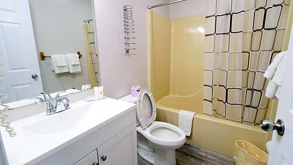 Algonquin Lakeside Inn