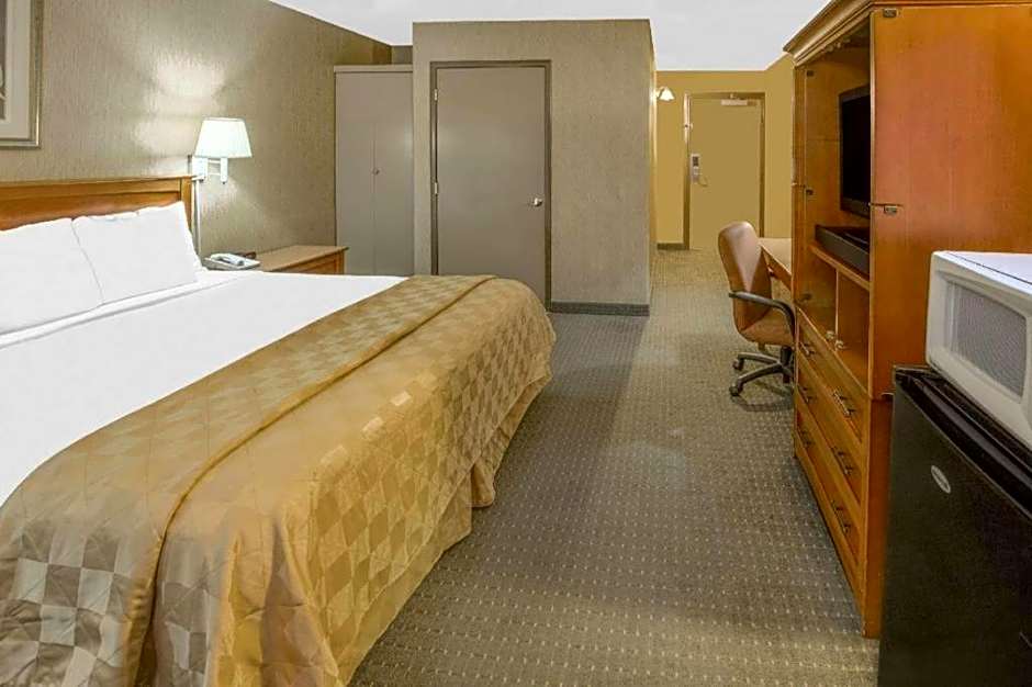 Days Inn by Wyndham Eureka CA