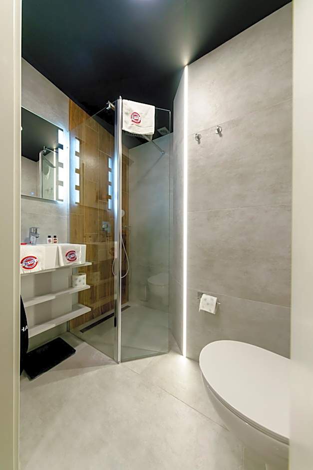 Kamienica no 111a Warsaw Airport