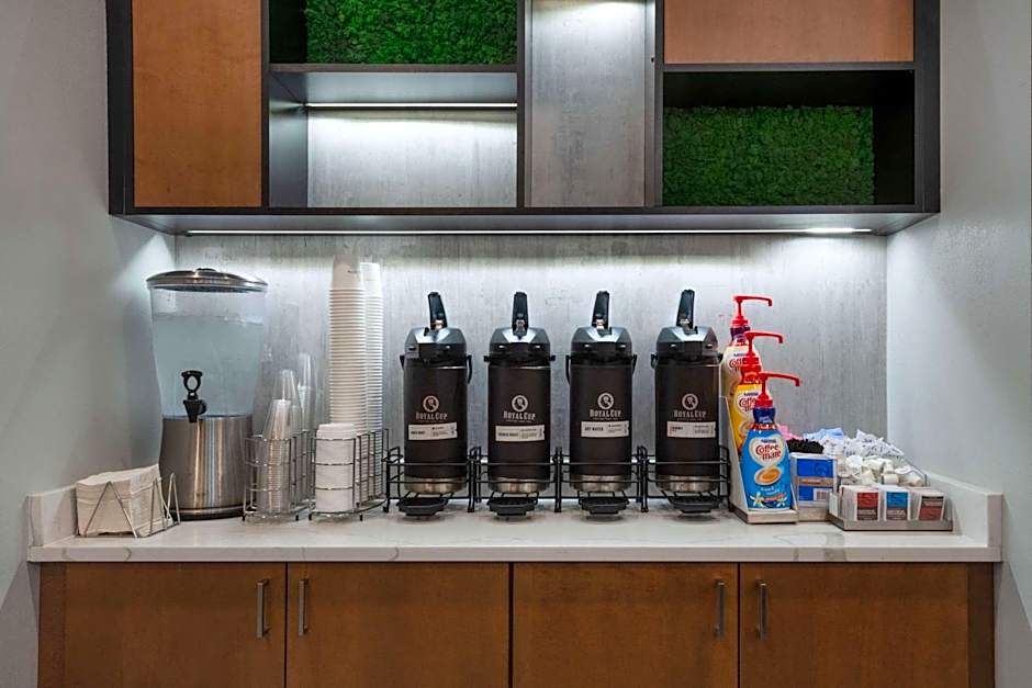 La Quinta Inn & Suites by Wyndham Ft. Myers Sanibel Gateway