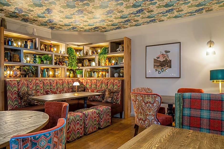 The Warwick Arms Hotel