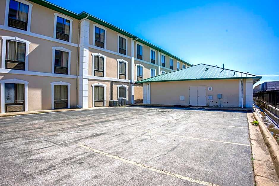 Ark Suites By OYO Jonesboro I-555