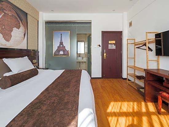 James Joyce Coffetel Dali Erhai Wetland Park