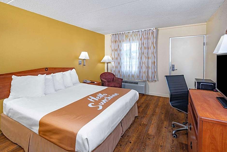 Days Inn by Wyndham Clarksville TN
