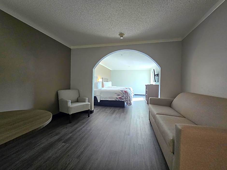 Red Roof Inn & Suites Hinesville