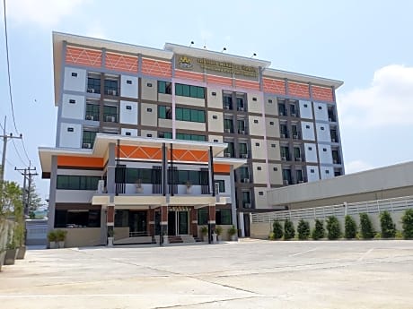 Phetlada Pavilion & Resort
