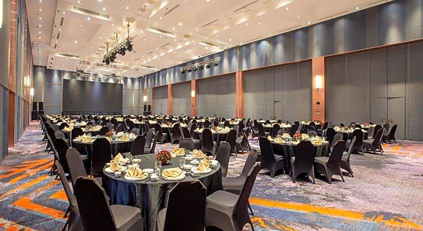 HARRIS Hotel & Conventions Gubeng