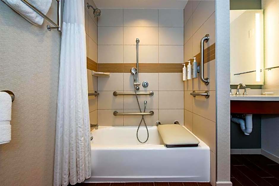 Hilton Garden Inn Alexandria Old Town National Harbor