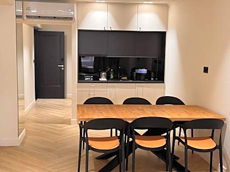 Triple A - Family hospitality Near Ermou - FREE Parking!