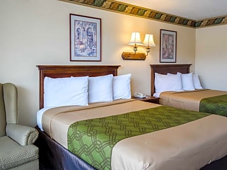 2 Queen Beds, Smoking