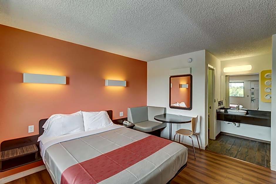 Motel 6-Berea, KY