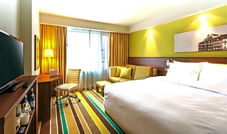 Queen Room On High Floor With City View