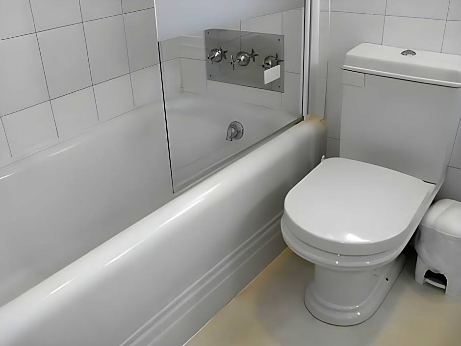 LG Thai Derm Spa & Guesthouse                                                   