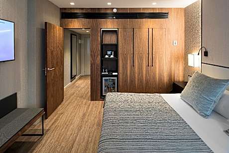 Superior Room with City View