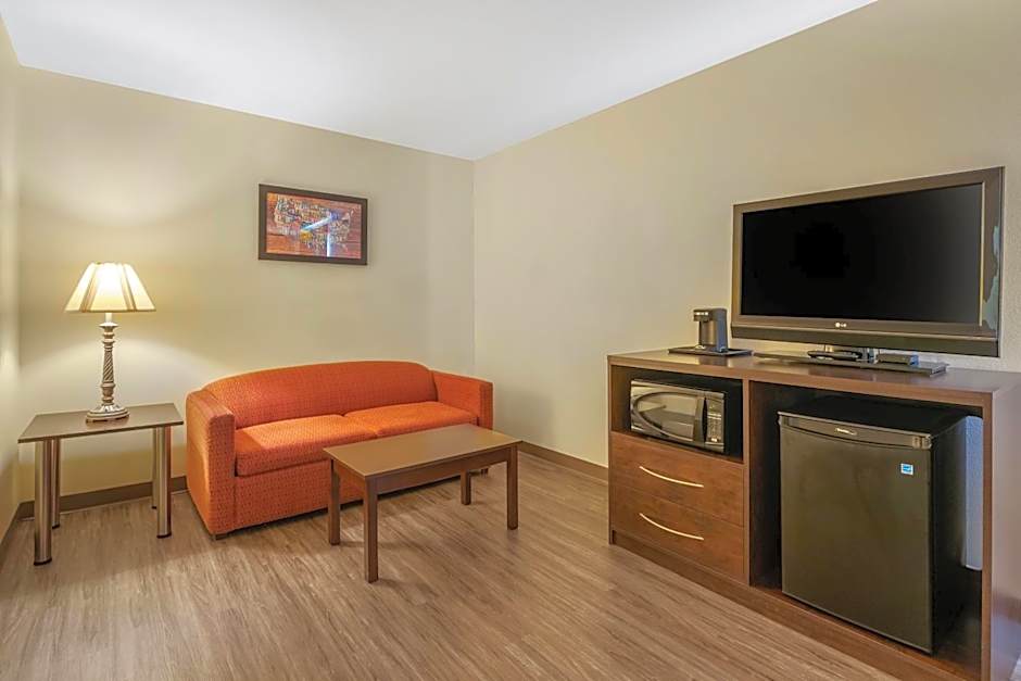 Econo Lodge Inn & Suites Fairgrounds