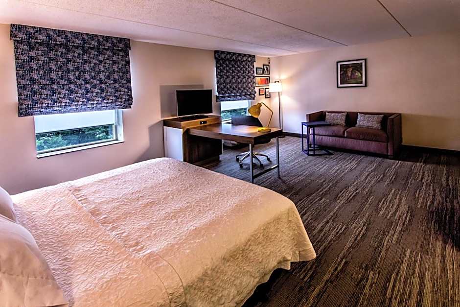 Hampton Inn By Hilton & Suites Staten Island