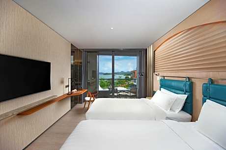 Twin Room with Balcony and Sea View