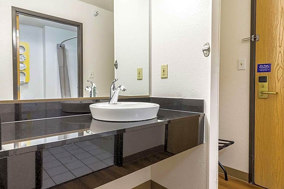 Motel 6-Indianapolis, IN - Southport