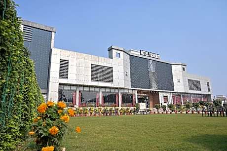 HOTEL TRIMURTI
