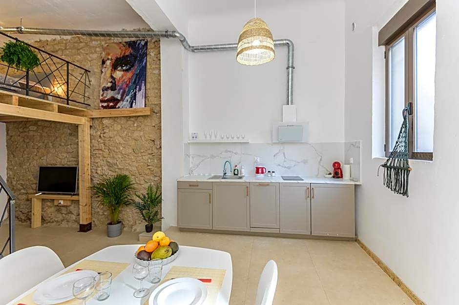 Soho Boho Apartments - with sunny rooftop terrace and fiber optic internet