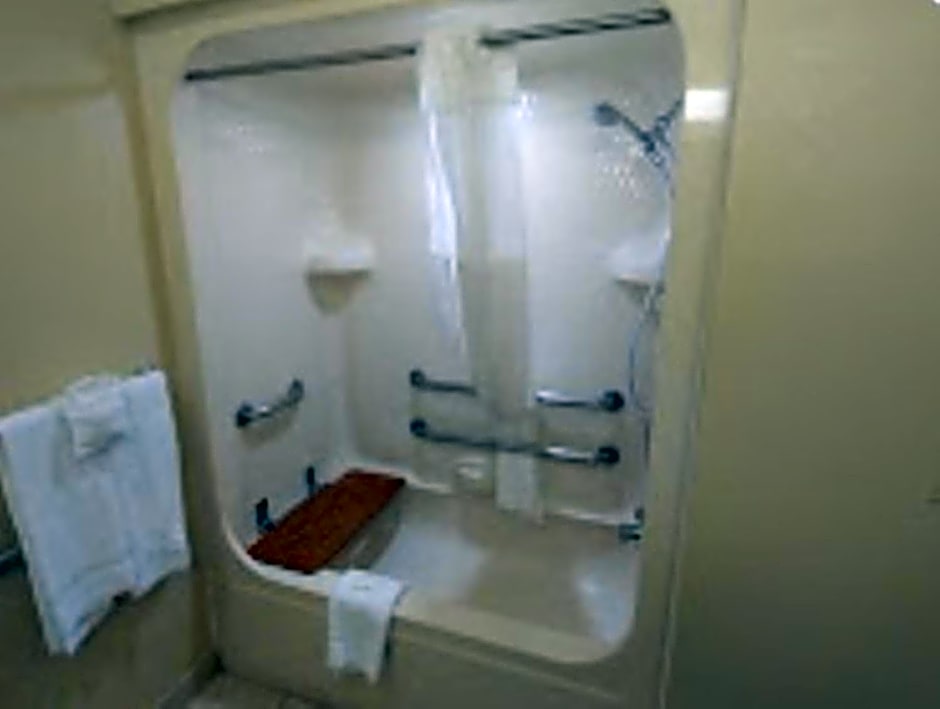 Quality Inn & Suites Roanoke - Fort Worth North