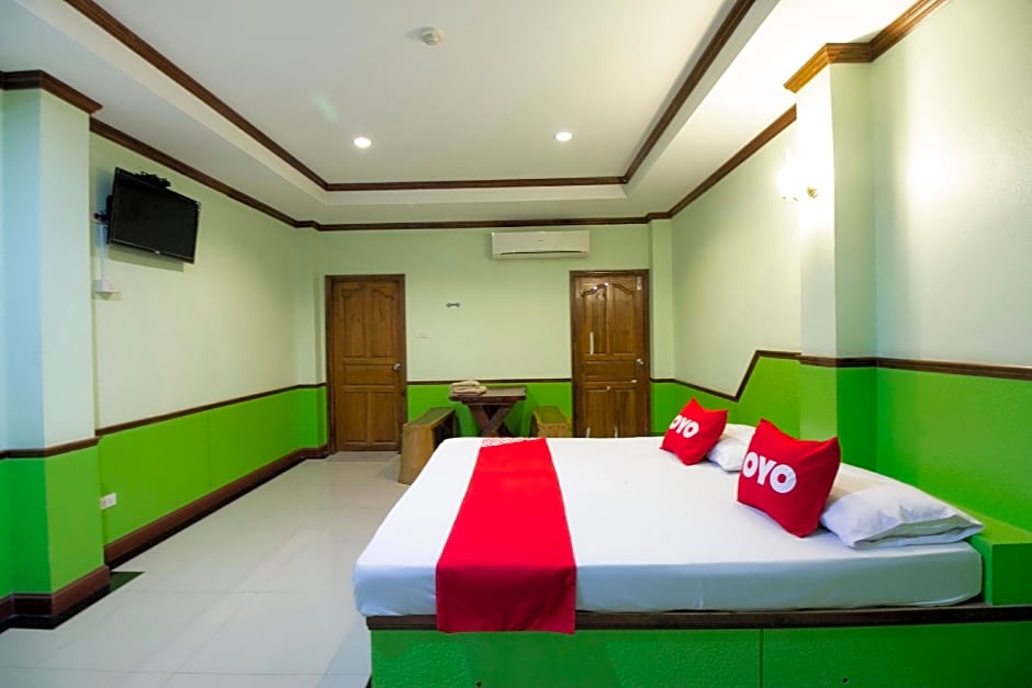 OYO 75334 Train Hotel