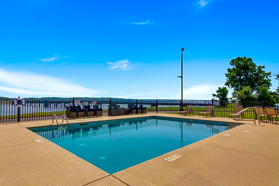 Clarion Pointe on the lake Clarksville-South Hill West