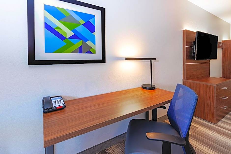 Holiday Inn Express & Suites Del Rio by IHG