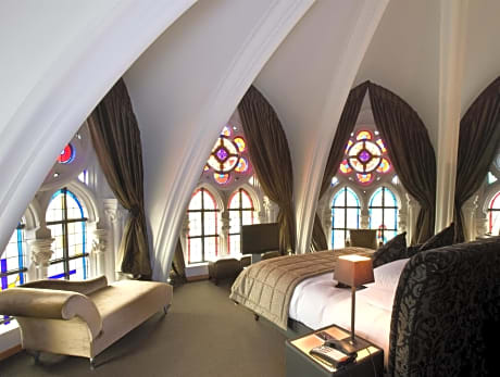 Cozy Twin Room