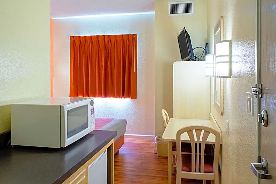 Motel 6-Seymour, IN - North