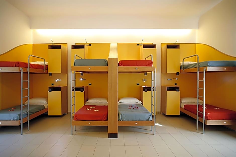 Seven Hostel & Rooms