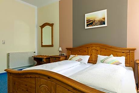 Large Double or Twin Room