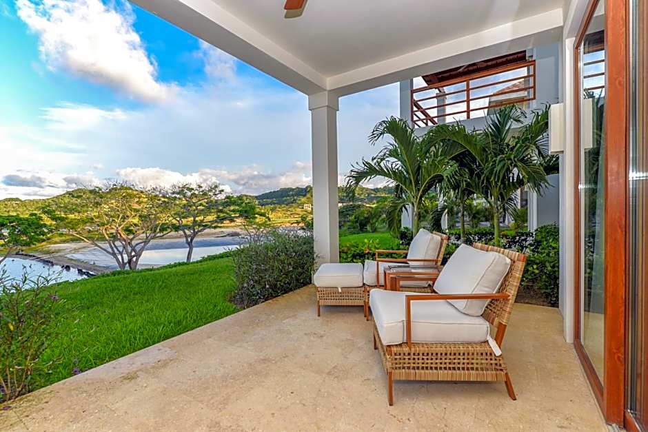 Las Verandas Hotel & Villas