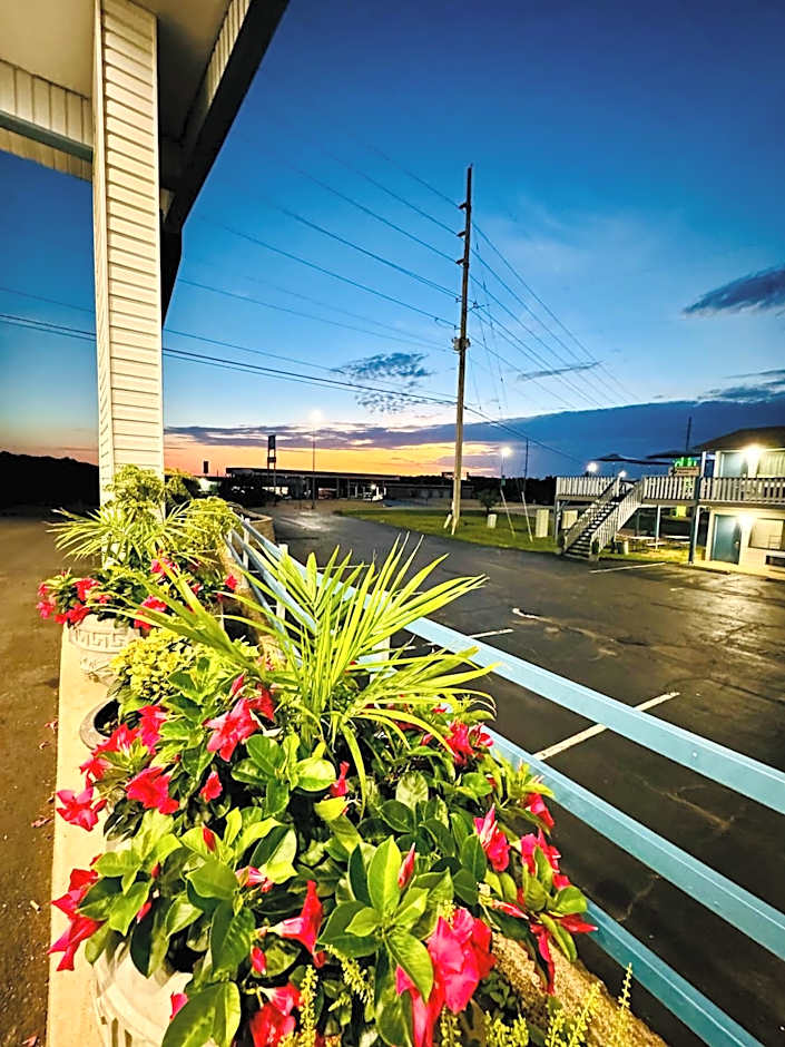 Ozark Inn and Suites