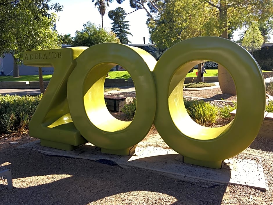 Comfort Hotel Adelaide Meridien