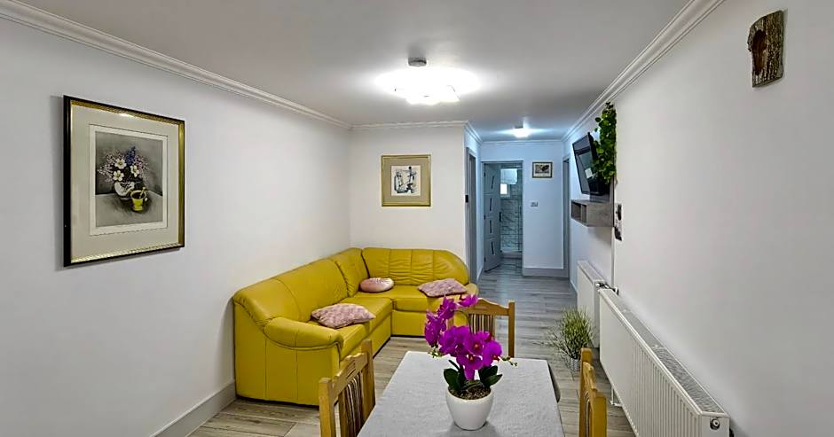 VAIAS Apartamente cu Terasa si Vedere Munte