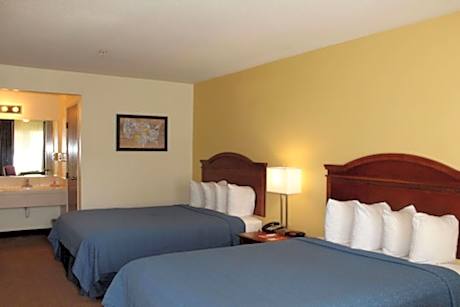 Queen Room with Two Queen Beds - Non-Smoking