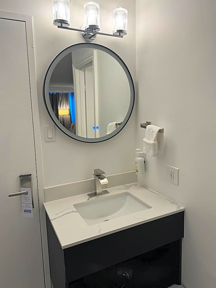 Travelodge by Wyndham Drummondville