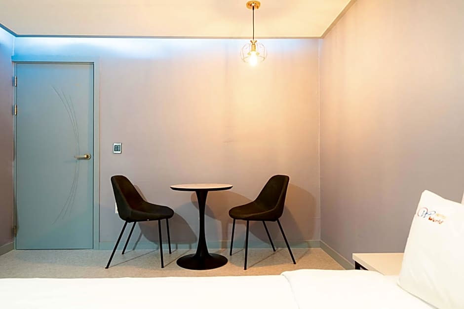 Goodstay World Hotel