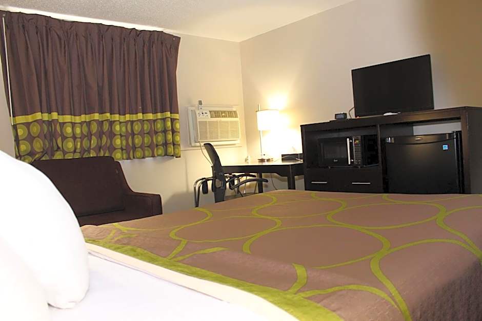 Super 8 by Wyndham Clear Lake