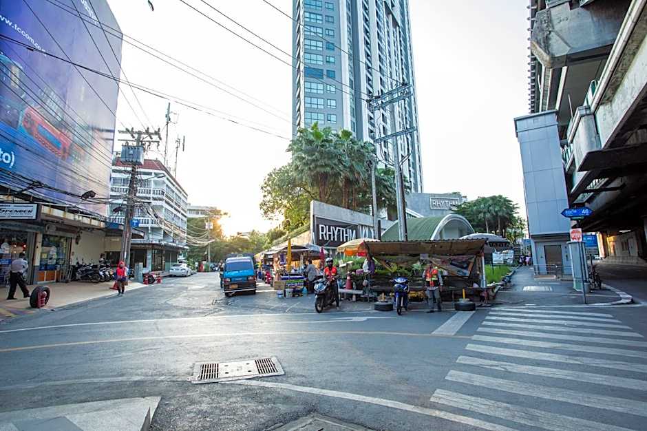 Nine Plus Loft (Guest House)