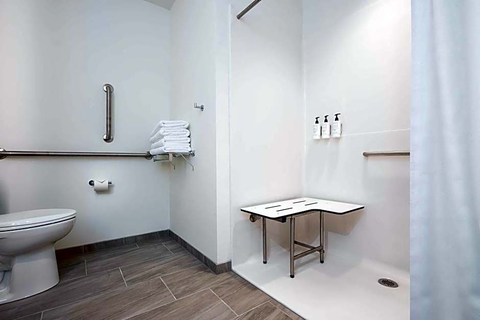 Holman Riverfront Park Hotel Salem, Tapestry by Hilton