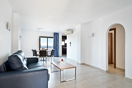 TWO-BEDROOM APARTMENT 3 ADULTS + 1 CHILD