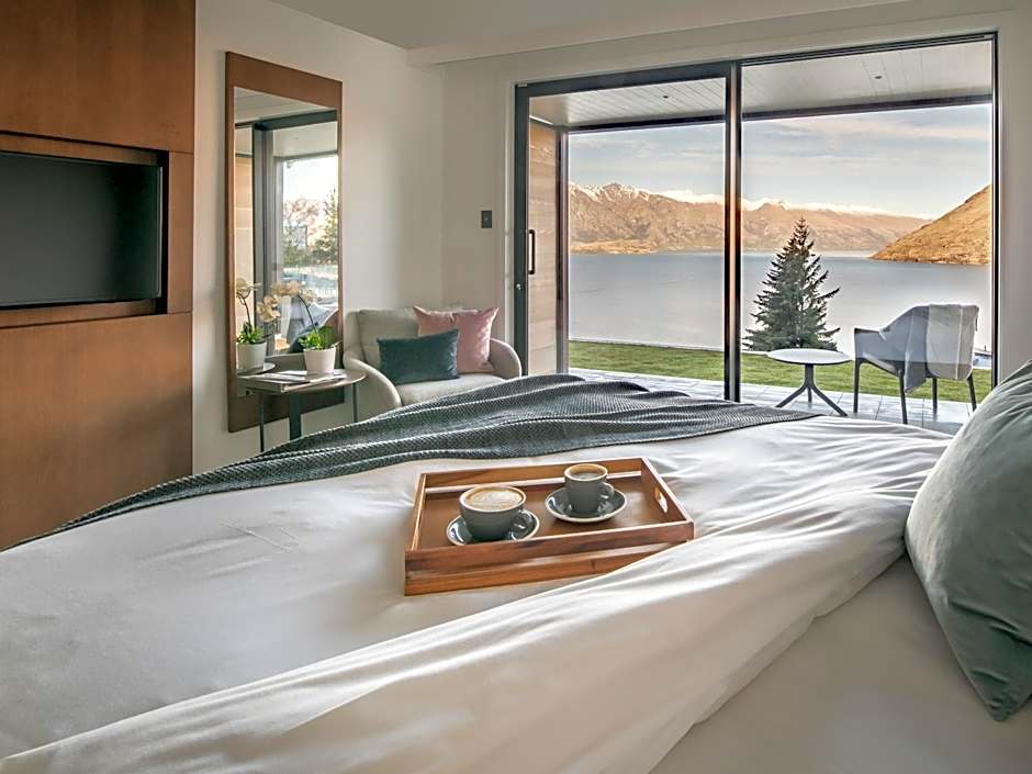 Photo 1 of 7 of 1 King Bed, Lake View