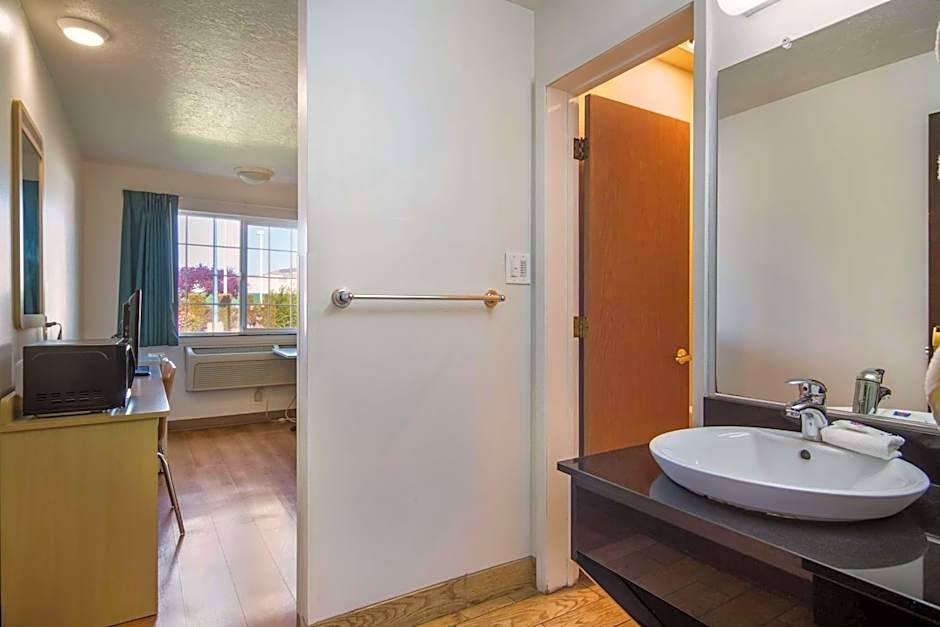 Motel 6-The Dalles, OR