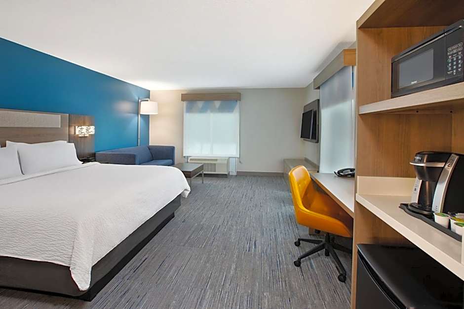 Holiday Inn Express Hotel & Suites Grand Rapids-North By IHG