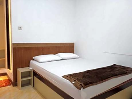 Gorland Hostel near GOR Satria Purwokerto Mitra RedDoorz