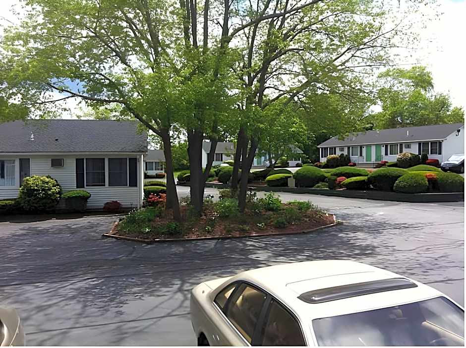 Founder's Brook Motel and Suites