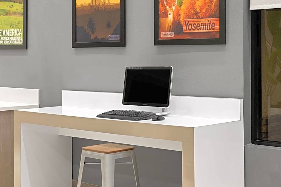 Travelodge Inn & Suites by Wyndham Anaheim on Disneyland Dr