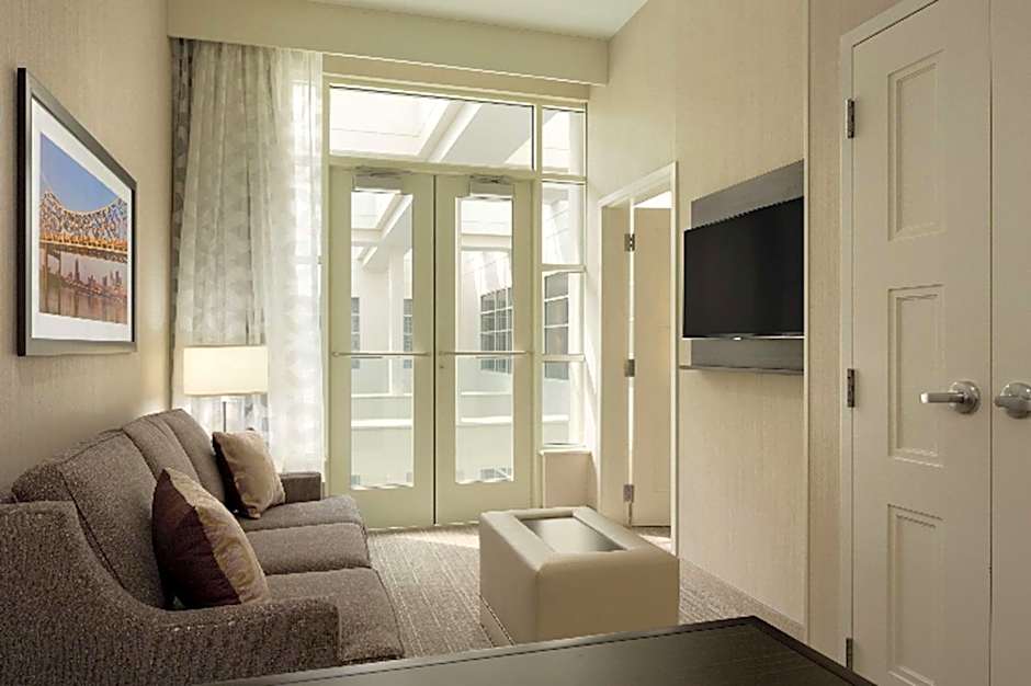 Embassy Suites By Hilton Louisville Downtown